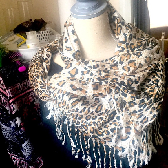 Pashmina Shawl leopard print - Picture 4 of 8